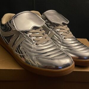 Steve Madden Metallic Silver Sneakers Women’s Size 9.5 M NWB